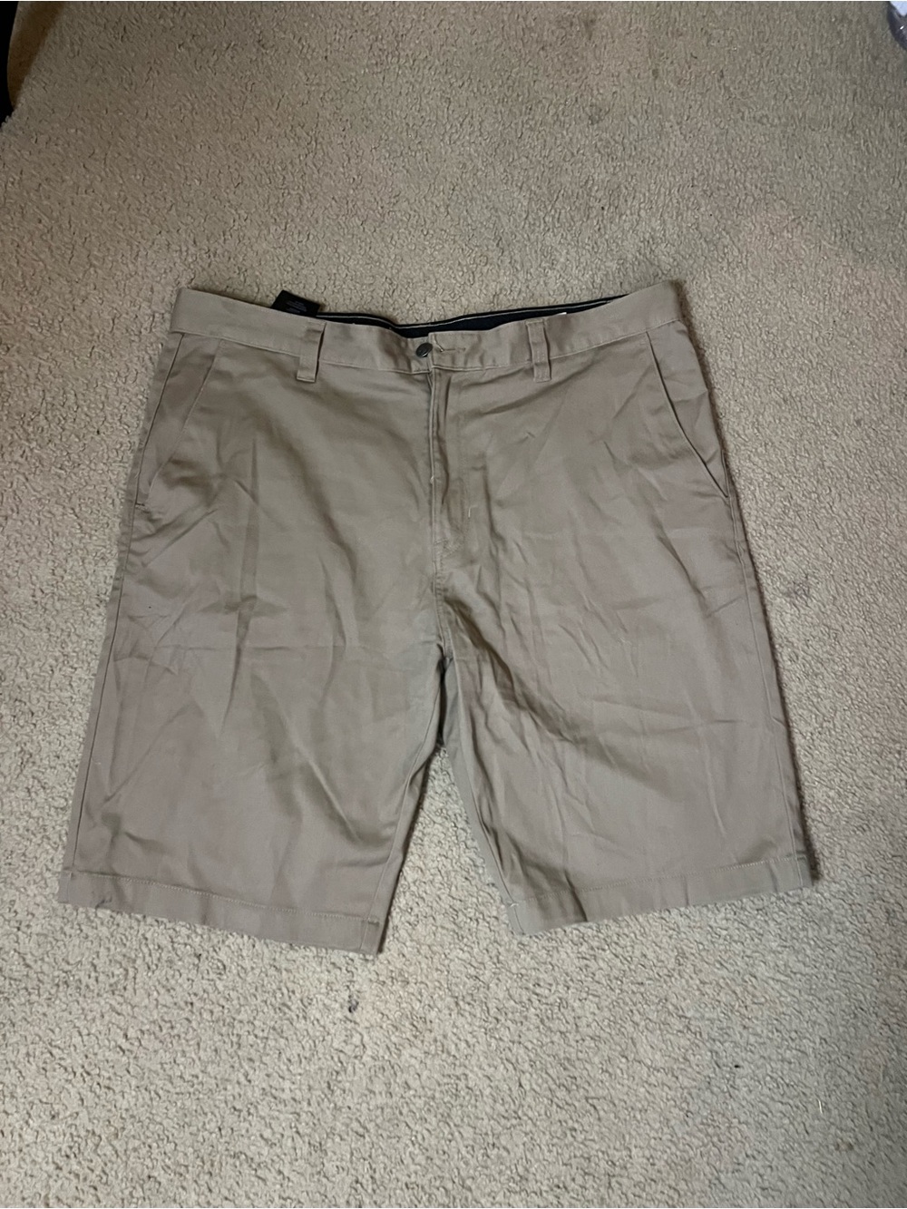 New Volcom Men's Tan Flat-Front Shorts
